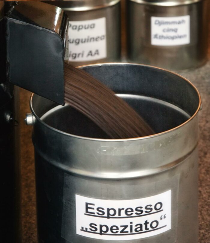 100% Robusta Bohnen Espresso Speziato in Metalleimer